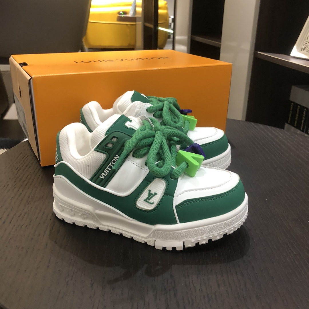 Children's shoes child